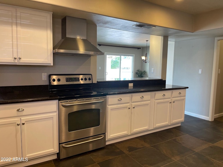 Photo 9 of 32 - 3318 S Pine St, Tempe, AZ 85282