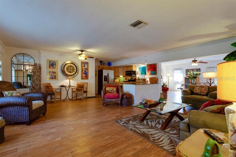 Photo 8 of 25 - 14010 80th Ave, Seminole, FL 33776