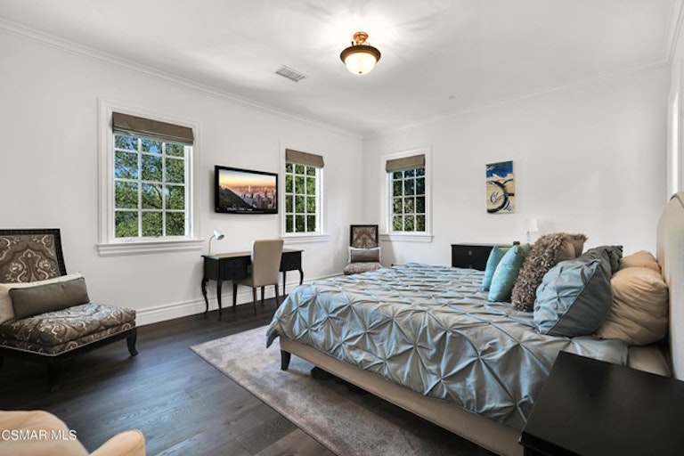 Photo 48 of 80 - 208 W Stafford Rd, Thousand Oaks, CA 91361