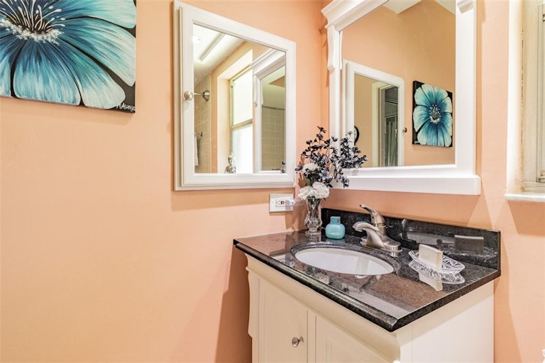 Photo 17 of 30 - 1726 Aberdeen Ct, Palm Harbor, FL 34684