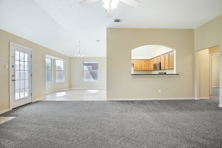 Photo 6 of 25 - 1012 Micah Rd, Burleson, TX 76028