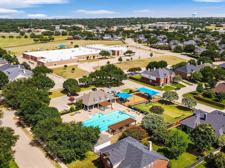 Photo 40 of 40 - 6916 Canyon Springs Rd, Fort Worth, TX 76132