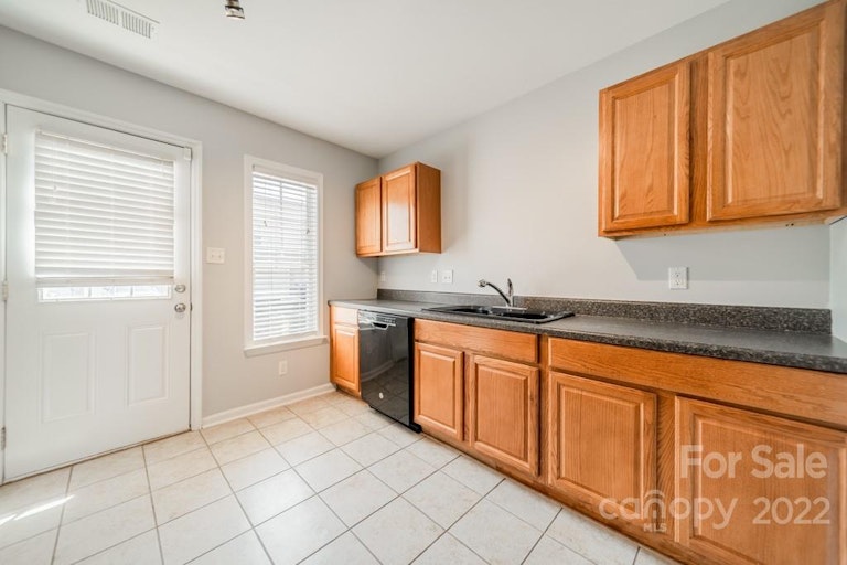 Photo 13 of 33 - 17360 Villanova Rd, Huntersville, NC 28078