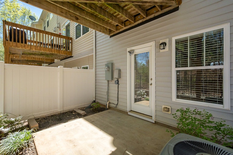 Photo 5 of 19 - 8016 Sycamore Hill Ln, Raleigh, NC 27612