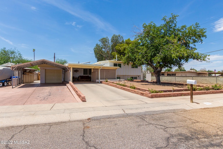 Photo 1 of 45 - 712 S Kenyon Ct, Tucson, AZ 85710