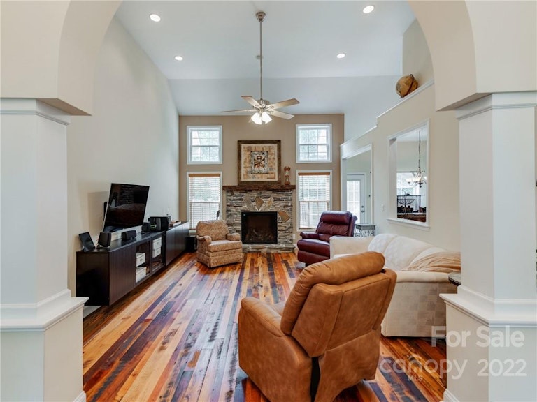 Photo 6 of 30 - 1801 Charles Raper Jonas Hwy, Mount Holly, NC 28120