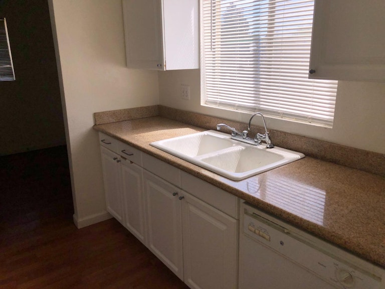Photo 5 of 17 - 3832 Ivy St, Sacramento, CA 95838