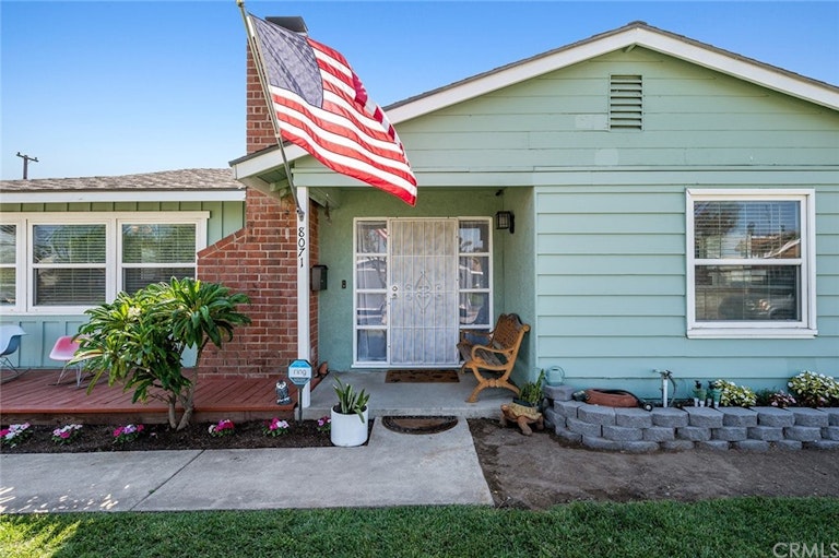 Photo 5 of 38 - 8071 San Hacienda Cir, Buena Park, CA 90620