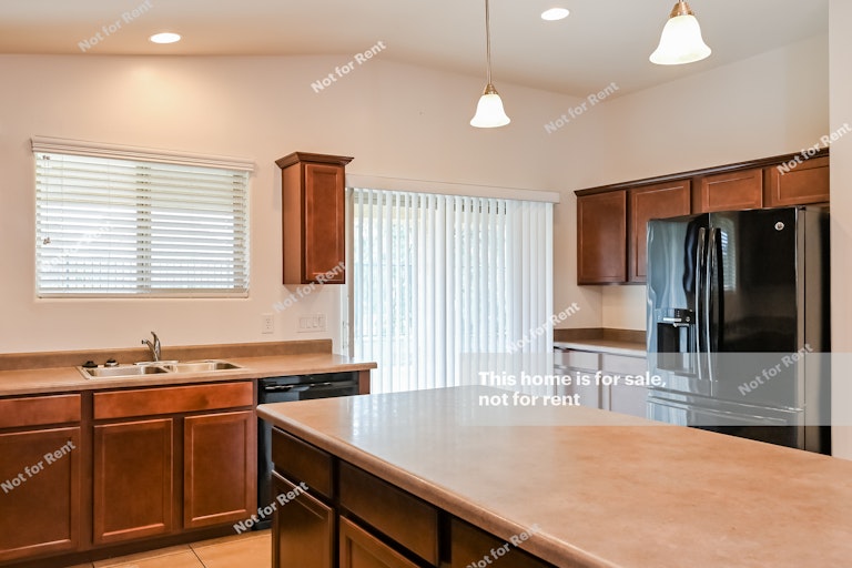 Photo 10 of 27 - 6346 W Sugar Pine Trl, Tucson, AZ 85743