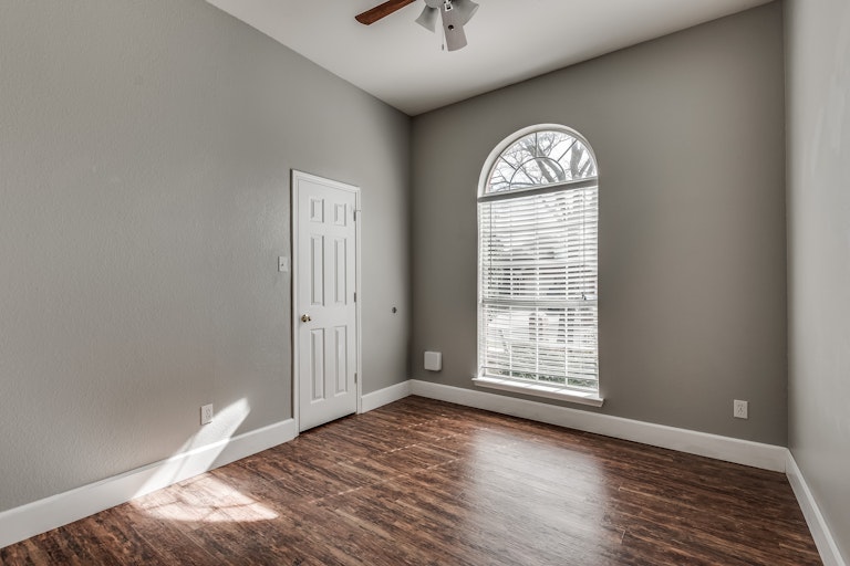 Photo 15 of 20 - 5424 Pebble Ct, McKinney, TX 75070