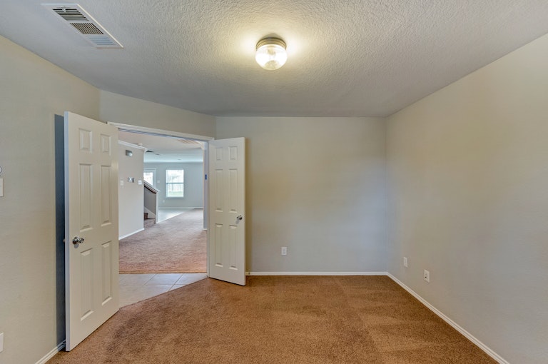 Photo 13 of 30 - 9125 Liberty Crossing Dr, Fort Worth, TX 76131