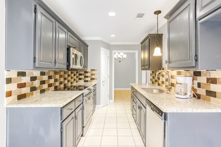 Photo 2 of 24 - 1729 Spinnaker Ln, Azle, TX 76020