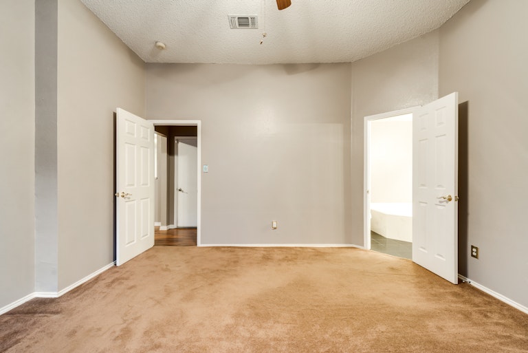 Photo 18 of 30 - 2516 Helen Ln, Mesquite, TX 75181