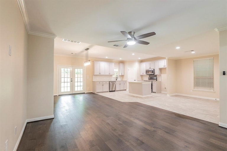 Photo 10 of 33 - 4165 Doyle Ln, Lancaster, TX 75134