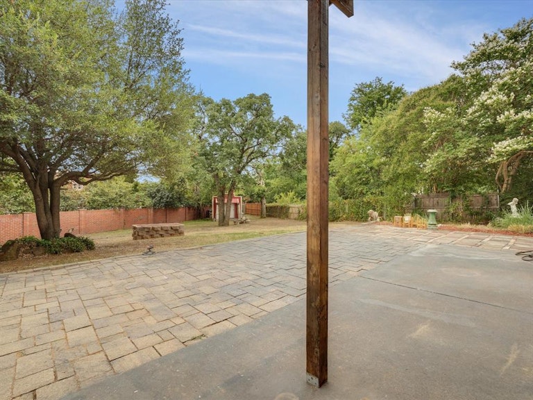 Photo 30 of 38 - 3910 Spring Meadow Ln, Flower Mound, TX 75028