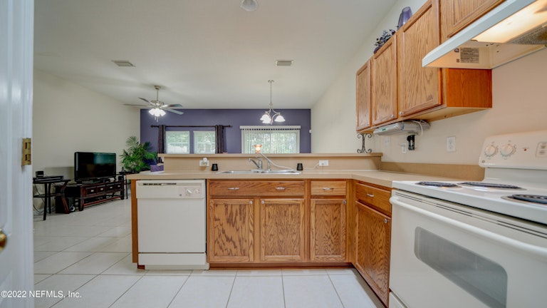 Photo 11 of 26 - 12329 Mangrove Forest Ct, Jacksonville, FL 32218