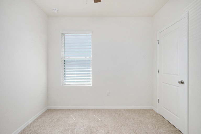 Photo 12 of 17 - 32641 Abby Lax Ln, Wesley Chapel, FL 33543