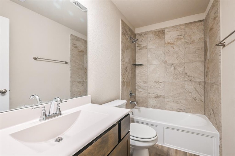 Photo 29 of 36 - 6822 Aspen Peak Dr, Baytown, TX 77521