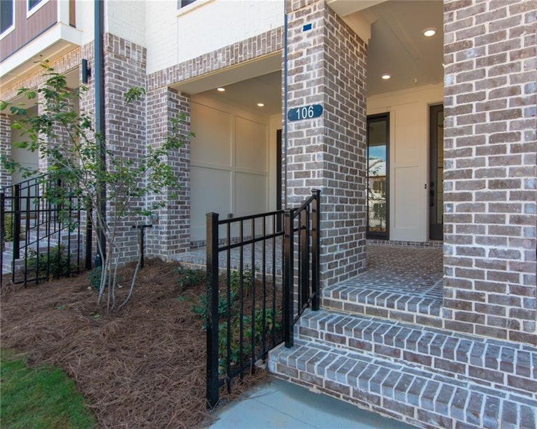 Photo 1 of 37 - 211 Downing Dr #81, Alpharetta, GA 30022