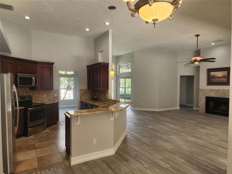 Photo 4 of 41 - 10095 Brandon Cir, Orlando, FL 32836