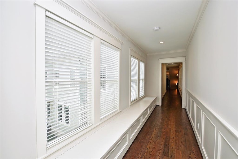 Photo 23 of 35 - 403 Columbia St, Houston, TX 77007
