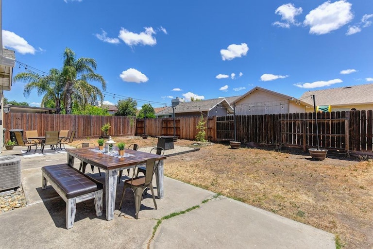 Photo 35 of 40 - 8372 Vintage Park Dr, Sacramento, CA 95828