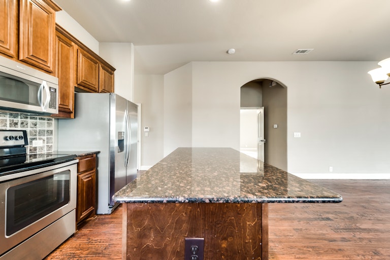 Photo 3 of 37 - 1129 Longhorn Dr, Aubrey, TX 76227