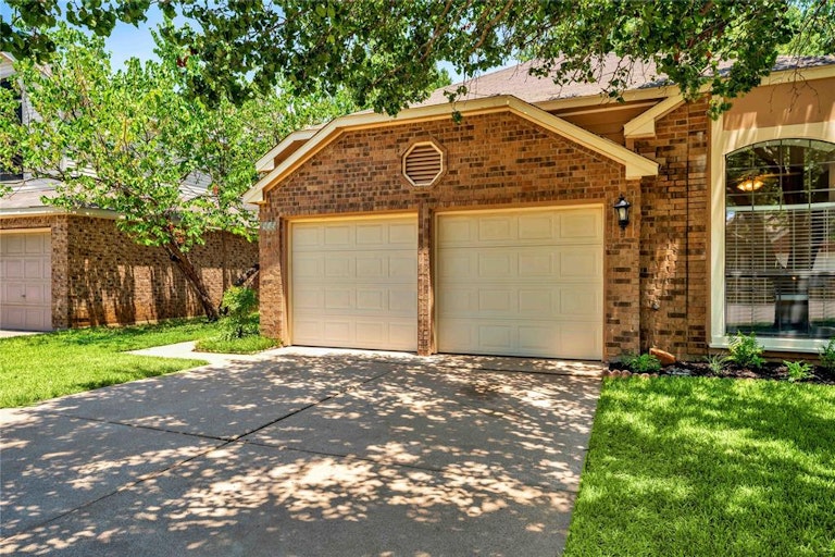 Photo 31 of 31 - 915 Azalia Dr, Lewisville, TX 75067