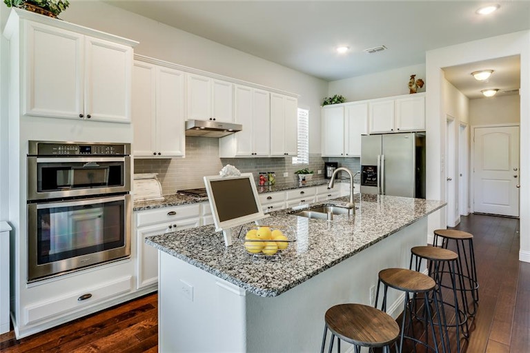 Photo 13 of 35 - 4009 Oyster Creek Ct, Prosper, TX 75078