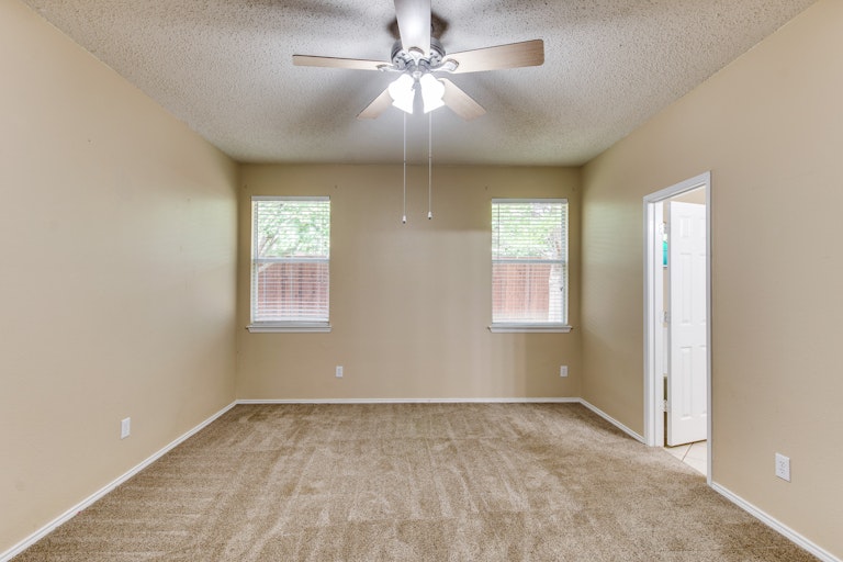 Photo 20 of 31 - 7900 Seven Oaks Ln, Denton, TX 76210