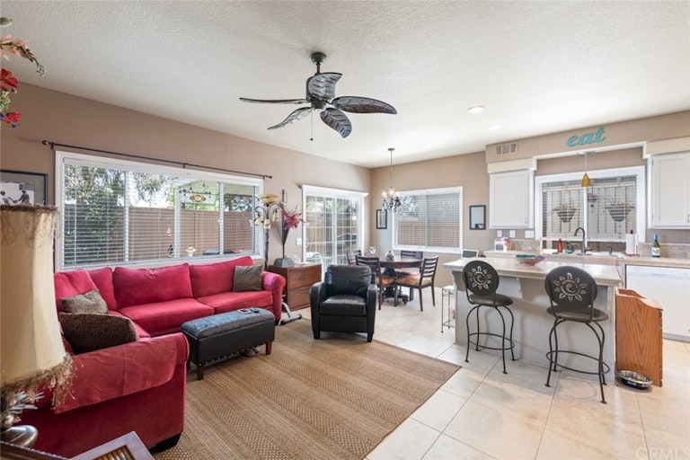 Photo 11 of 38 - 1335 Longwood Pines Ln, Corona, CA 92881