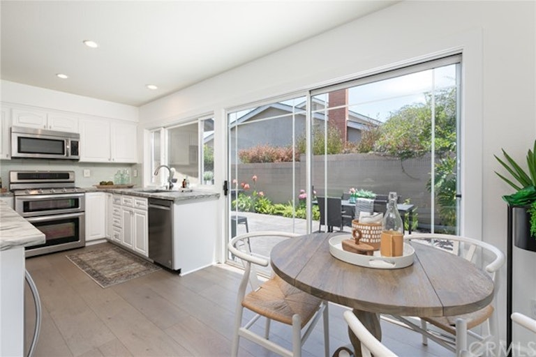Photo 9 of 29 - 17201 Berlin Ln, Huntington Beach, CA 92649