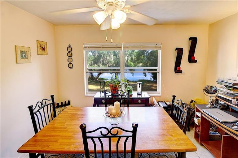 Photo 11 of 19 - 245 E Beach St, Groveland, FL 34736