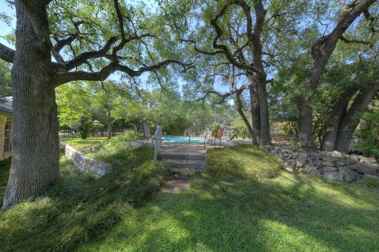 Photo 20 of 24 - 6 Mission Dr, New Braunfels, TX 78130