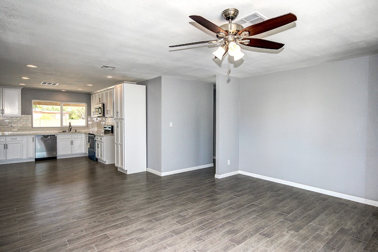 Photo 5 of 18 - 7246 W Becker Ln, Peoria, AZ 85345