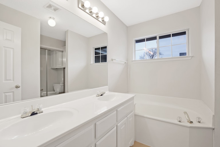Photo 22 of 24 - 2504 Pinegrove Cir, Arlington, TX 76006