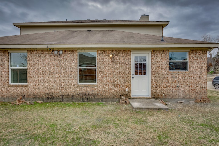 Photo 24 of 24 - 2909 Victorian Forest Dr, Dallas, TX 75227