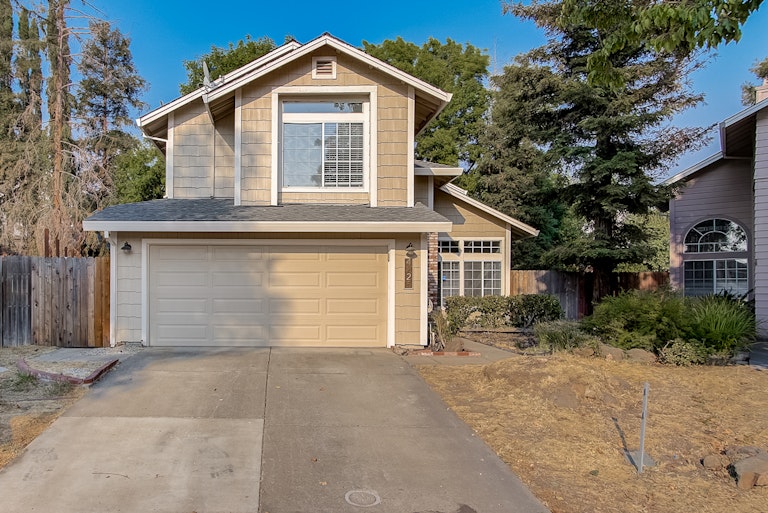 Photo 11 of 39 - 4025 Honey Rose Pl, Antelope, CA 95843