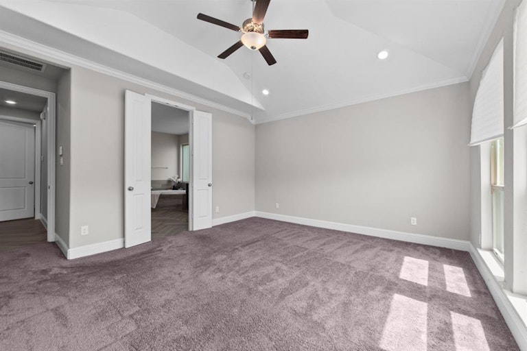 Photo 14 of 38 - 5922 Arcola Meadow Ct, Houston, TX 77059