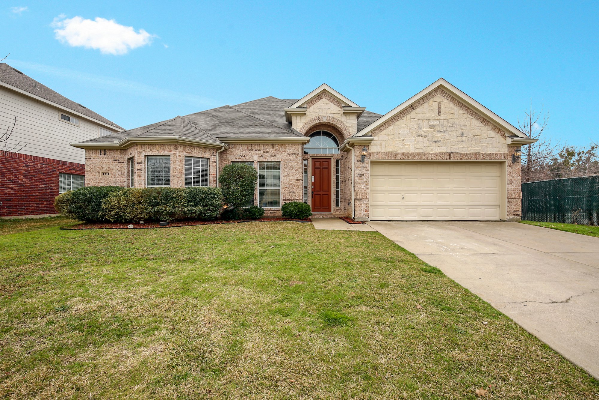 Photo 1 of 25 - 1311 Belleview Dr, Mansfield, TX 76063