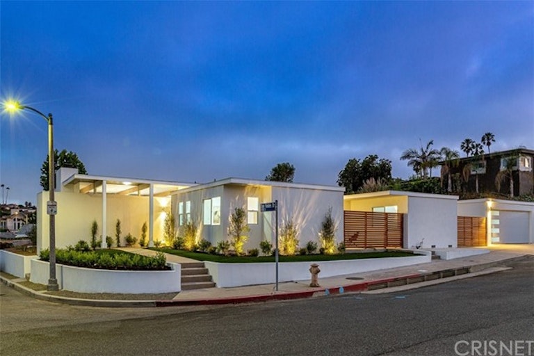 Photo 3 of 33 - 4501 Don Valdes Dr, Los Angeles, CA 90008