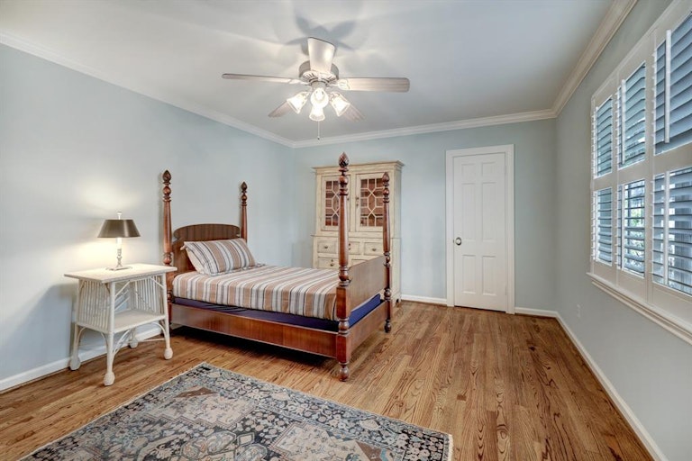 Photo 41 of 47 - 6131 Briar Rose Dr, Houston, TX 77057
