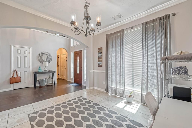 Photo 12 of 50 - 5606 Sage Willow Ln, Rosharon, TX 77583