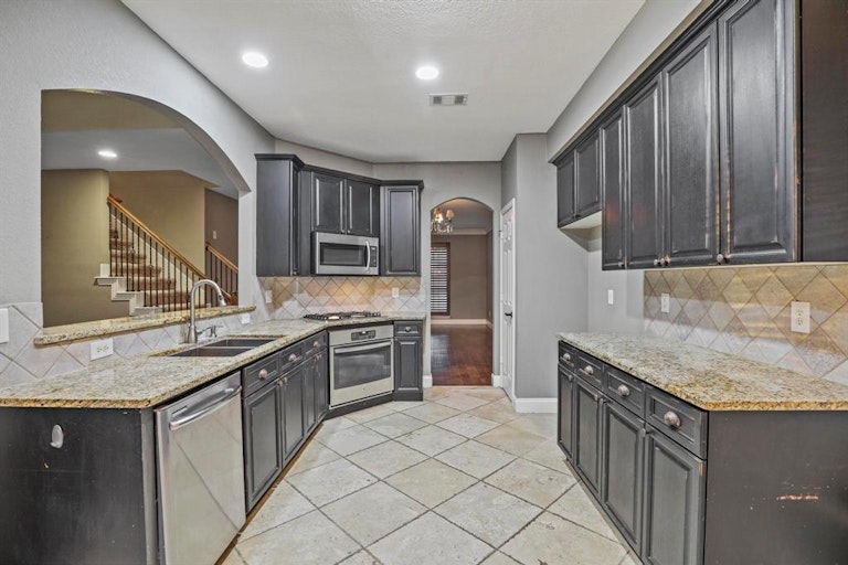 Photo 3 of 38 - 2921 Pioneer Park Dr, Flower Mound, TX 75022