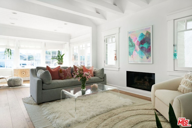 Photo 6 of 20 - 241 Windward Ave, Venice, CA 90291