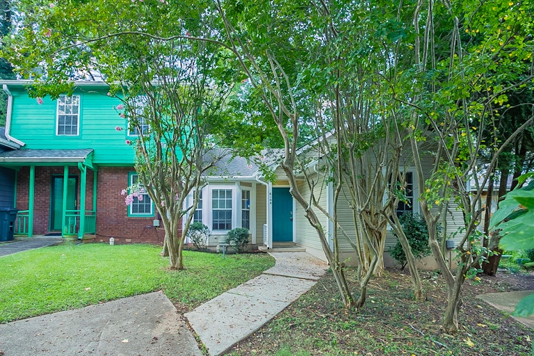 Photo 1 of 24 - 6109 Princeton Ave, Morrow, GA 30260