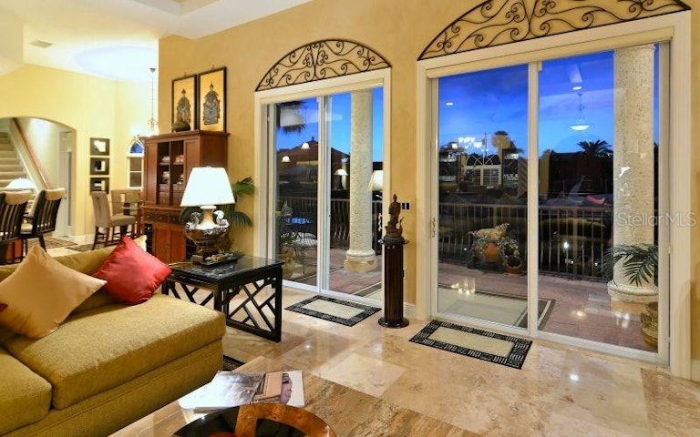 Photo 4 of 22 - 571 Putting Green Ln, Longboat Key, FL 34228
