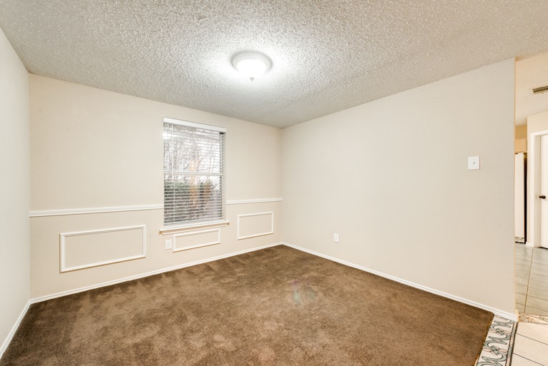 Photo 11 of 26 - 1820 Whispering Cove Trl, Fort Worth, TX 76134