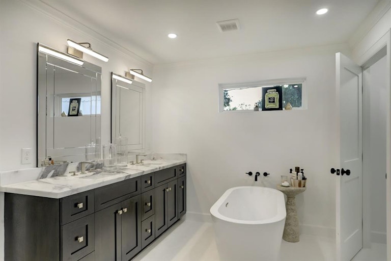 Photo 21 of 32 - 7006 Shavelson St, Houston, TX 77055