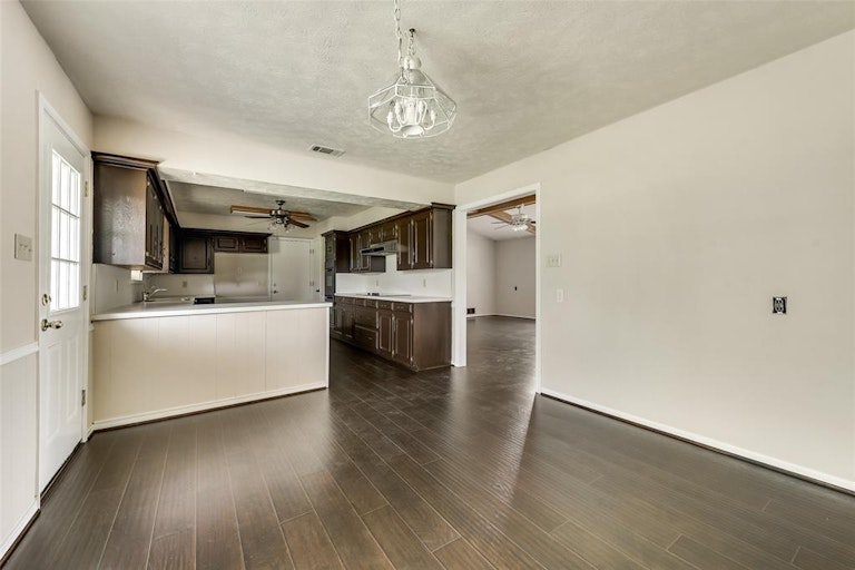Photo 9 of 26 - 13 Lee Dr, Rockwall, TX 75032